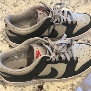 Nike 6.5 Y (big boys) Black and Gray Sneakers